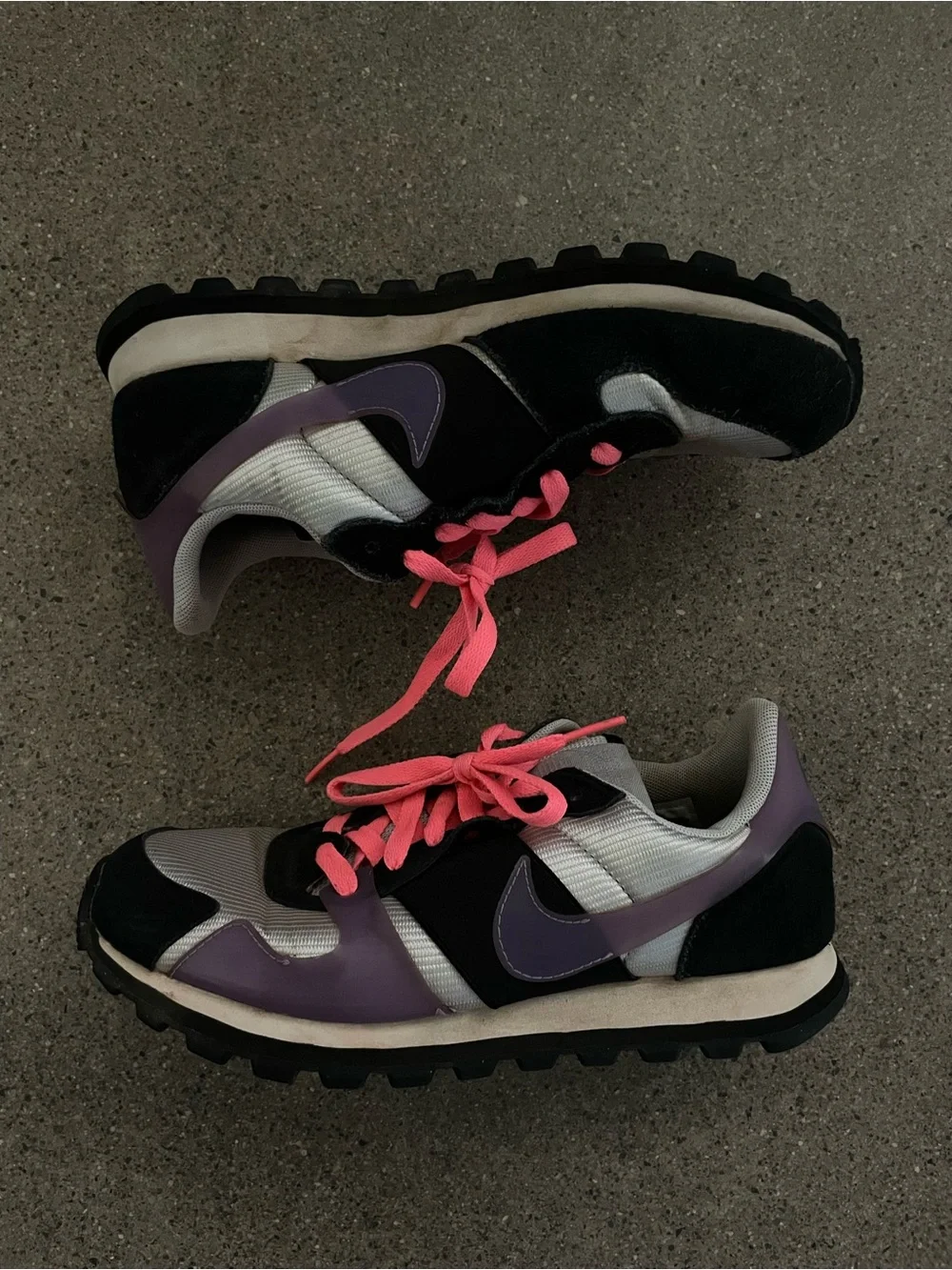 Nike Women’s Black and Purple Running Sneakers with Pink Laces Size 7
